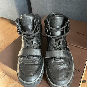 Used Louis Vuitton size 10 mens sneakers